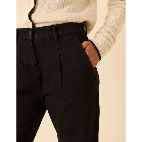 High Rise Pleated Jeans - Black